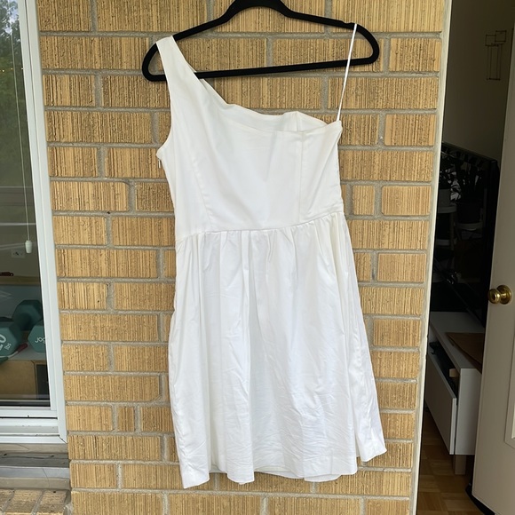 One shoulder white dress - Picture 2 of 2